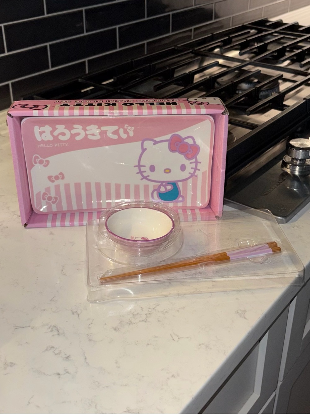 Hello Kitty Ceramic Sushi Set with Chopsticks Gift Box - Picture 7 of 8